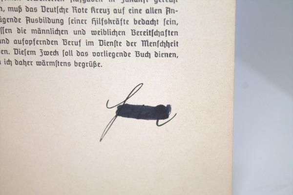 Amtliches Unterrichtsbuch Über Erste Hilfe