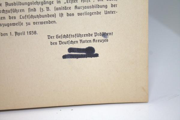 Amtliches Unterrichtsbuch Über Erste Hilfe