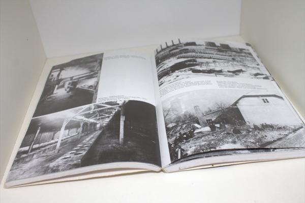 Sach Buch Über Auschwitz